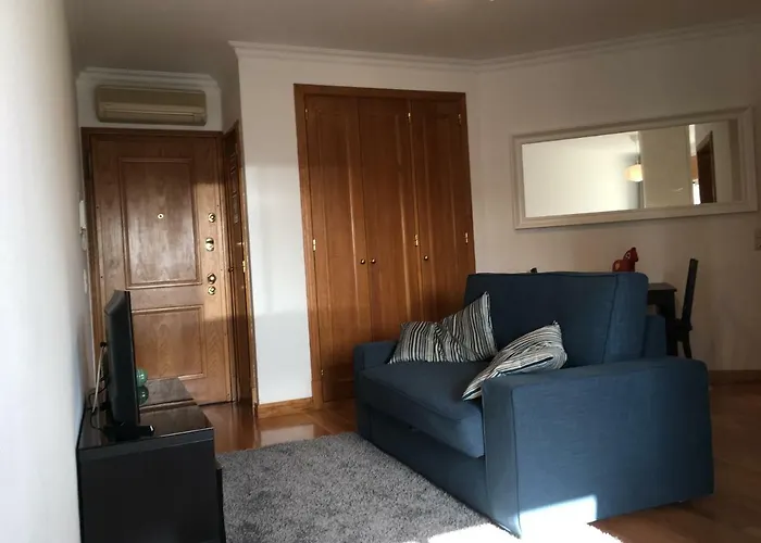 8 Bit Building - Another New * ליסבון