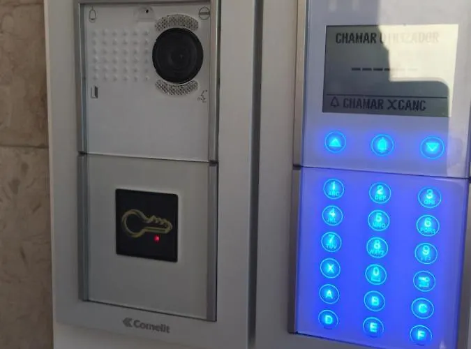 8 Bit Building - Another New דירה *